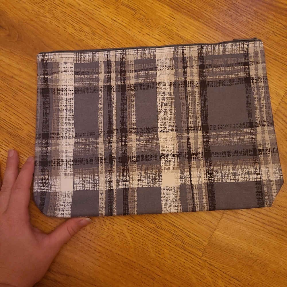 Zipper Pouch